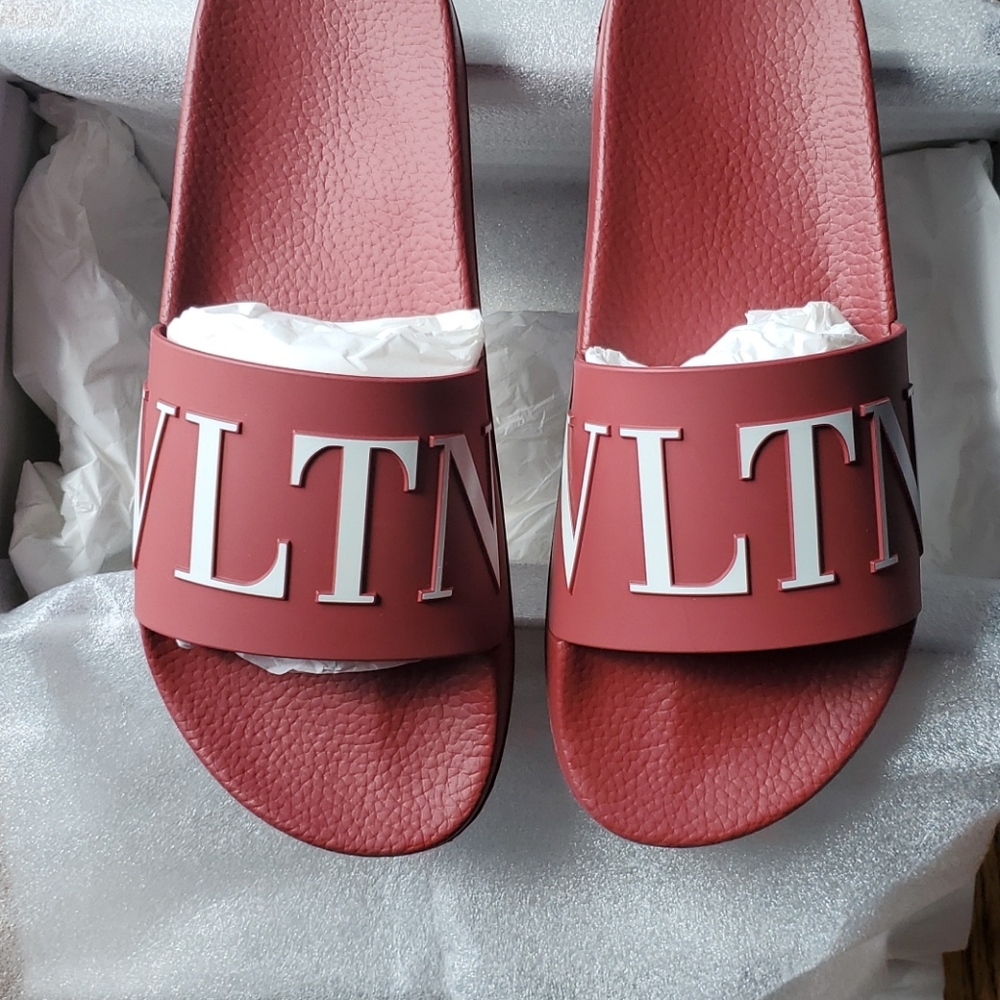 Valentino Slides
